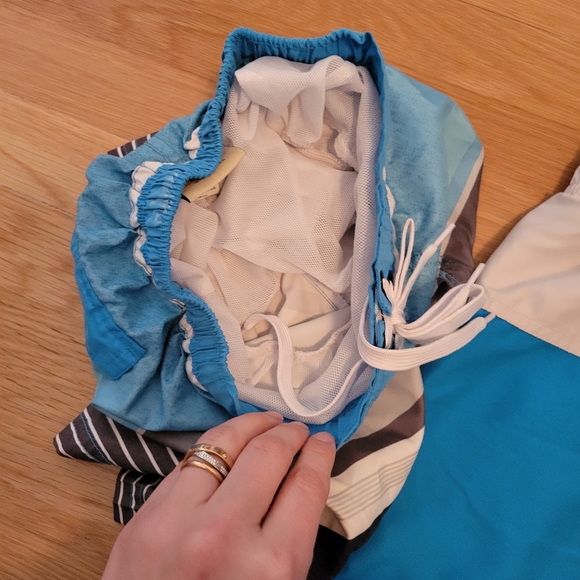 Boys swim trunks sz 5/6 - Picture 7 of 8